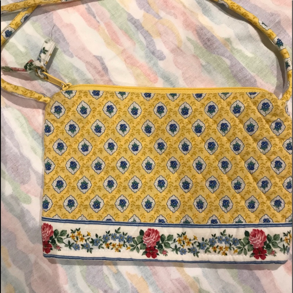 CUTE VB CROSSBODY. EUC CLEAN PRETTY SANITIZED! ADORABLE FOR SPRING AND SUMMER